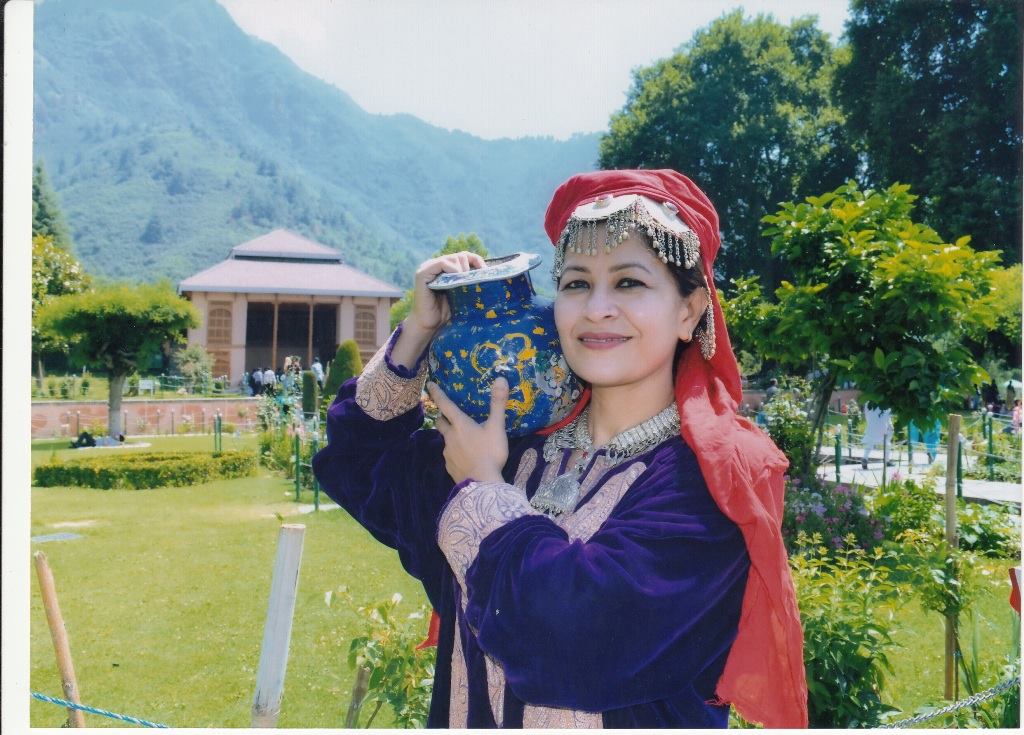 ঝর্ণাটি আবেগী ভীষণ!