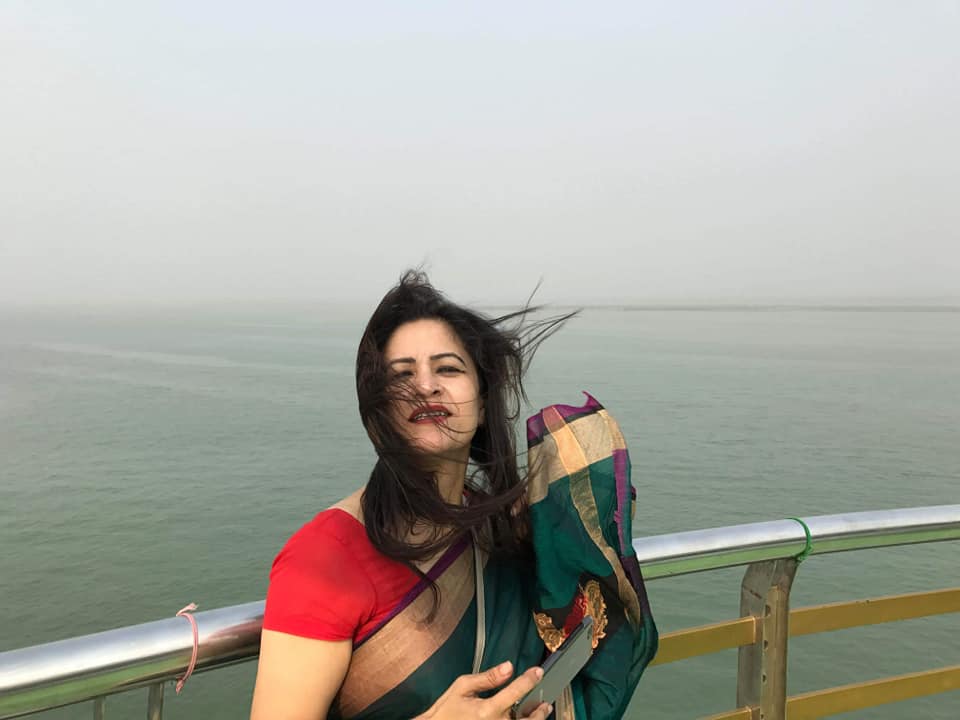 ফেরার পথে, some points clicked the mind